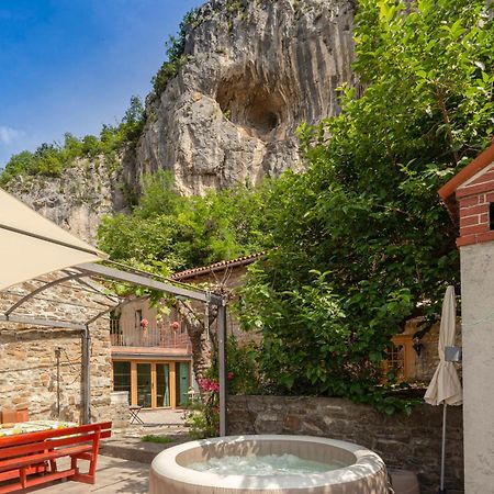 Under The Rock House In Osp With Hot Tub Appartement Buitenkant foto