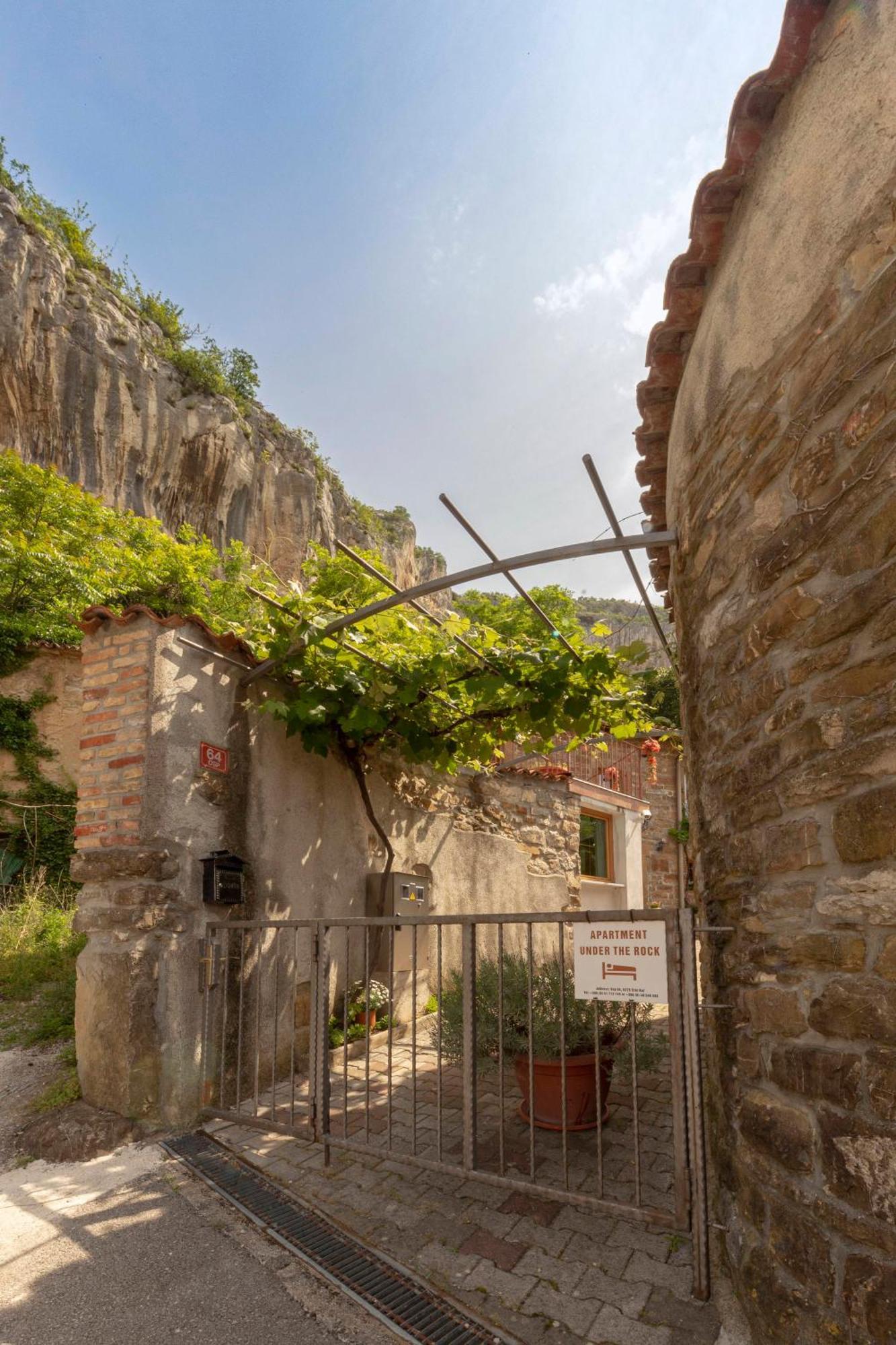 Under The Rock House In Osp With Hot Tub Appartement Buitenkant foto
